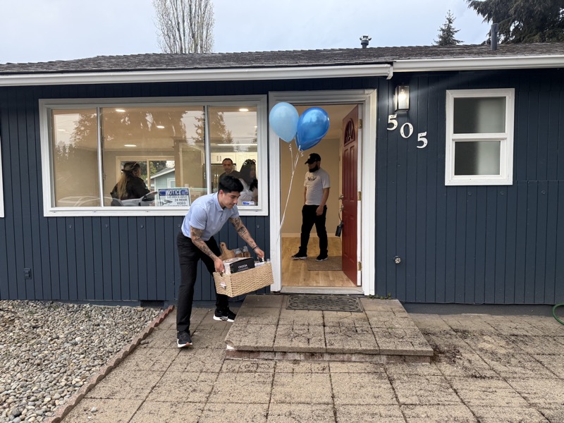 Gift basket delivery